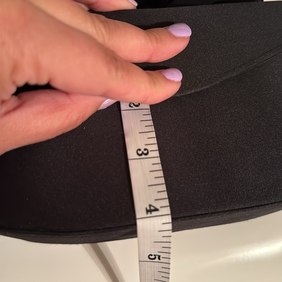 FINAL CHANCE! CLOSET CLOSING! - Picture 9 of 11